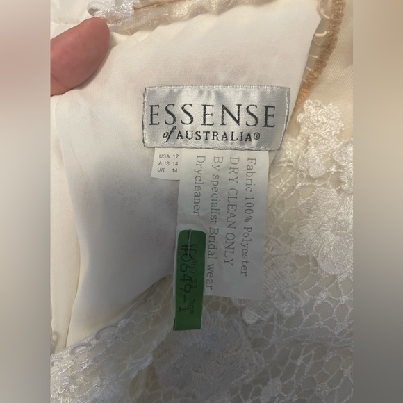 Essense of Australia Wedding Dress - Picture 12 of 17